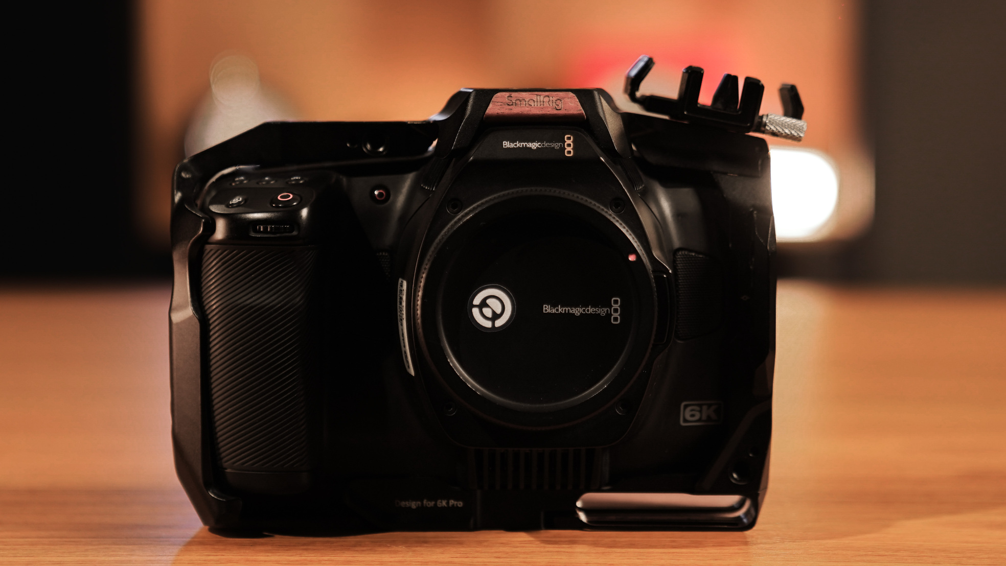 Blackmagic Pocket Cinema Camera 6k Pro - Locação na Blip Locadora
