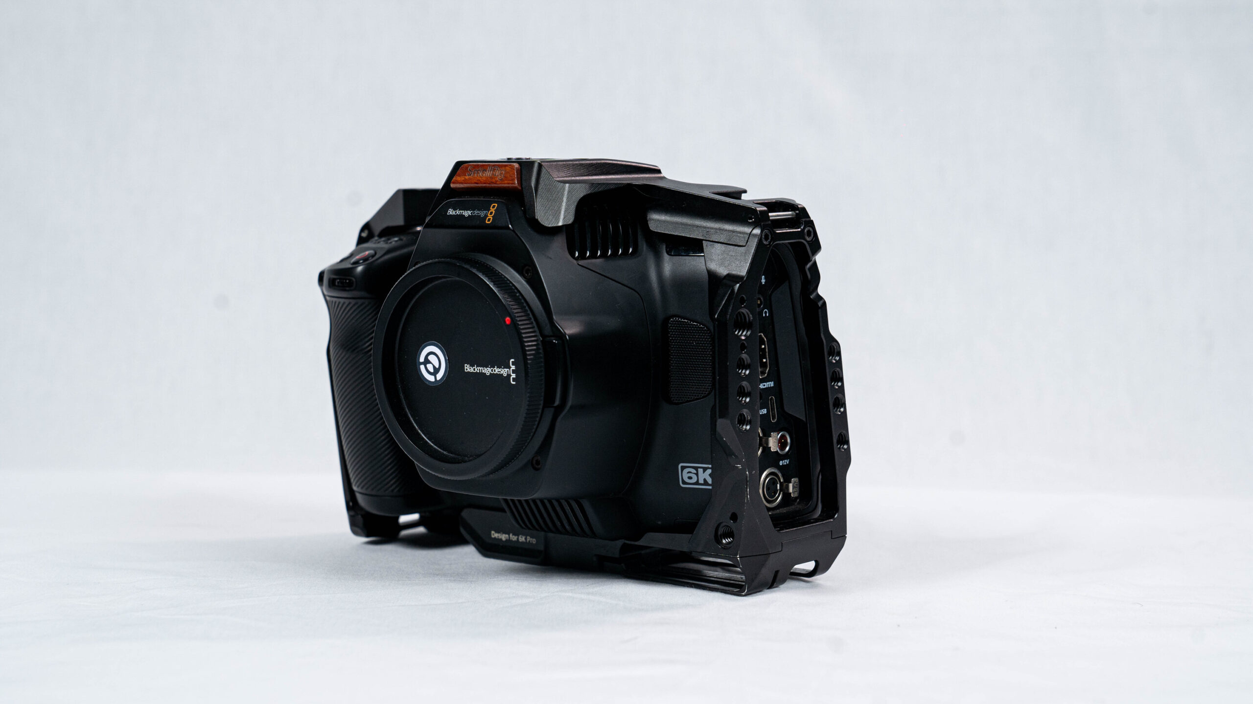 Blackmagic Pocket Cinema Camera 6k Pro - Locação na Blip Locadora
